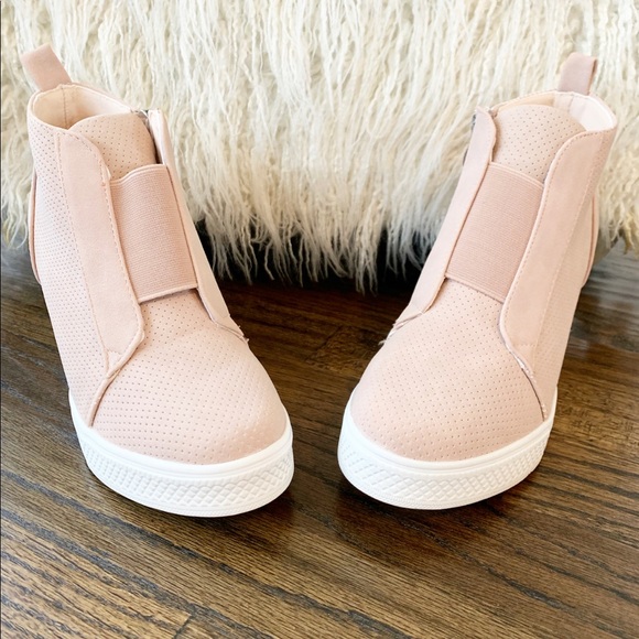 The Wedged Sneaker That Broke The Internet - Picture 2 of 3